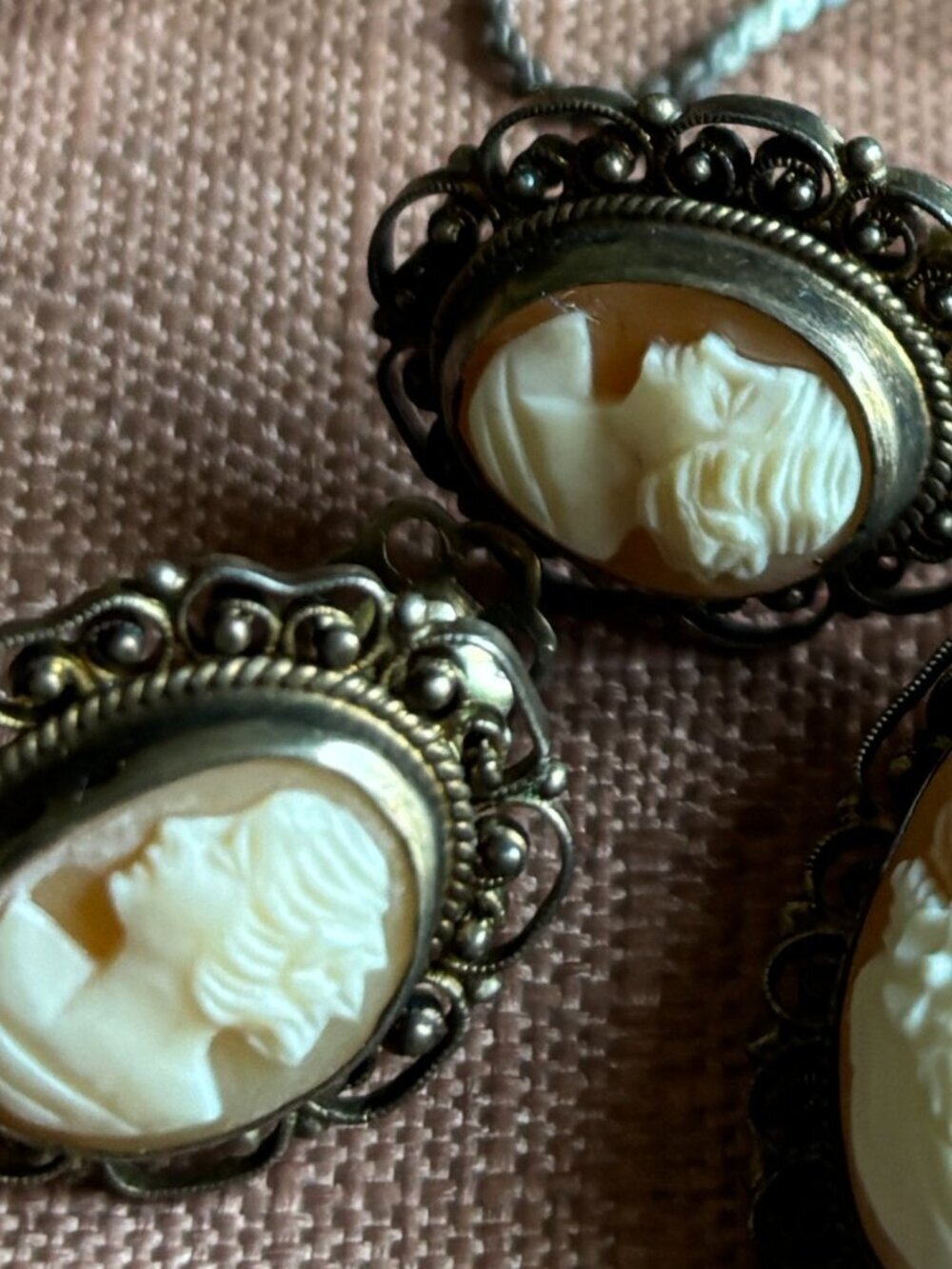 Classic three-piece cameo necklace and earrings ensemble - Picture 5 of 6